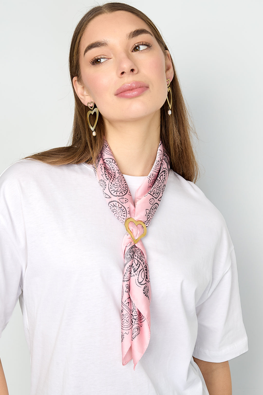 Scarf clip heart-shaped and structured