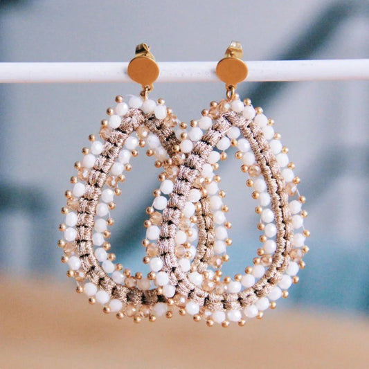 Oorsteker met geweven druppel en facet - parelmoer