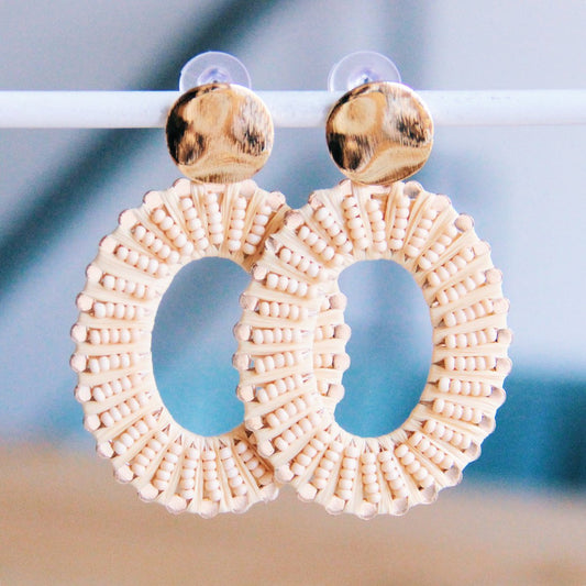 Statement ovale oorbel - off-white/goud