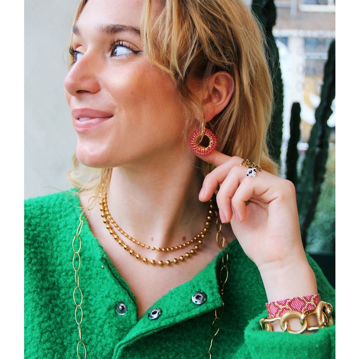 Gouden oorbellen met ronde facet hanger - fushia