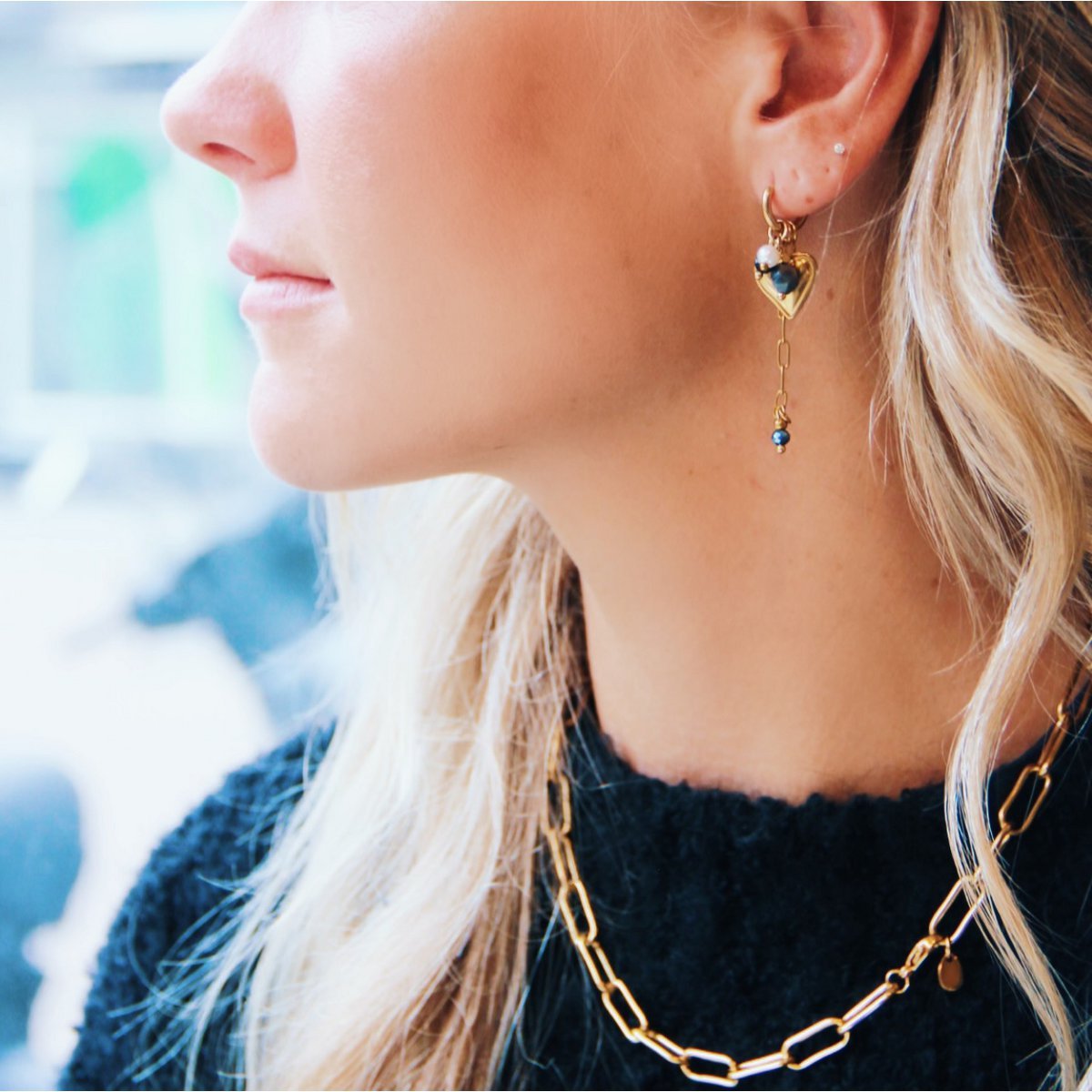 COOSZ_Bazou oorbellen zwart met hart