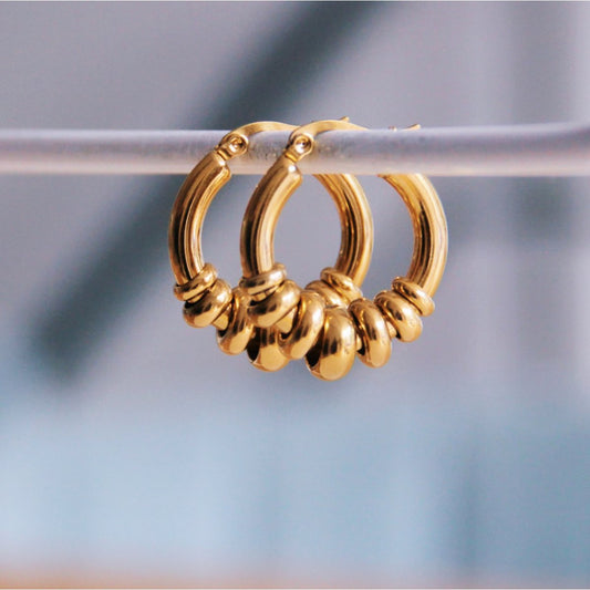 COOSZ_oorbellen met ringen