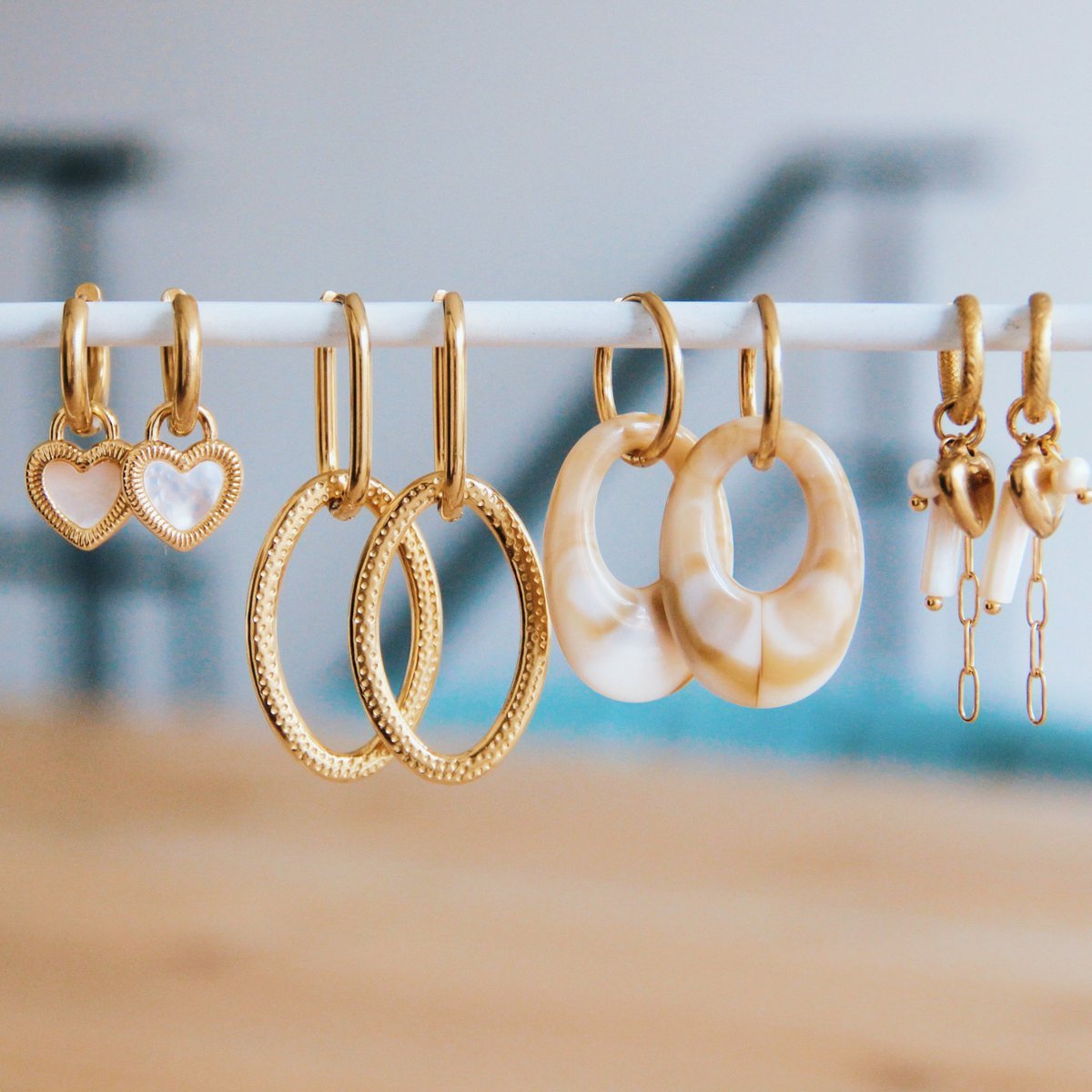 COOSZ_Bazou_hars druppel oorbellen 