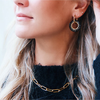 COOSZ_Bazou_handgemaakte oorbellen zwart