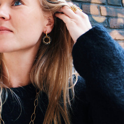 COOSZ_Bazou_oorbellen zwart 