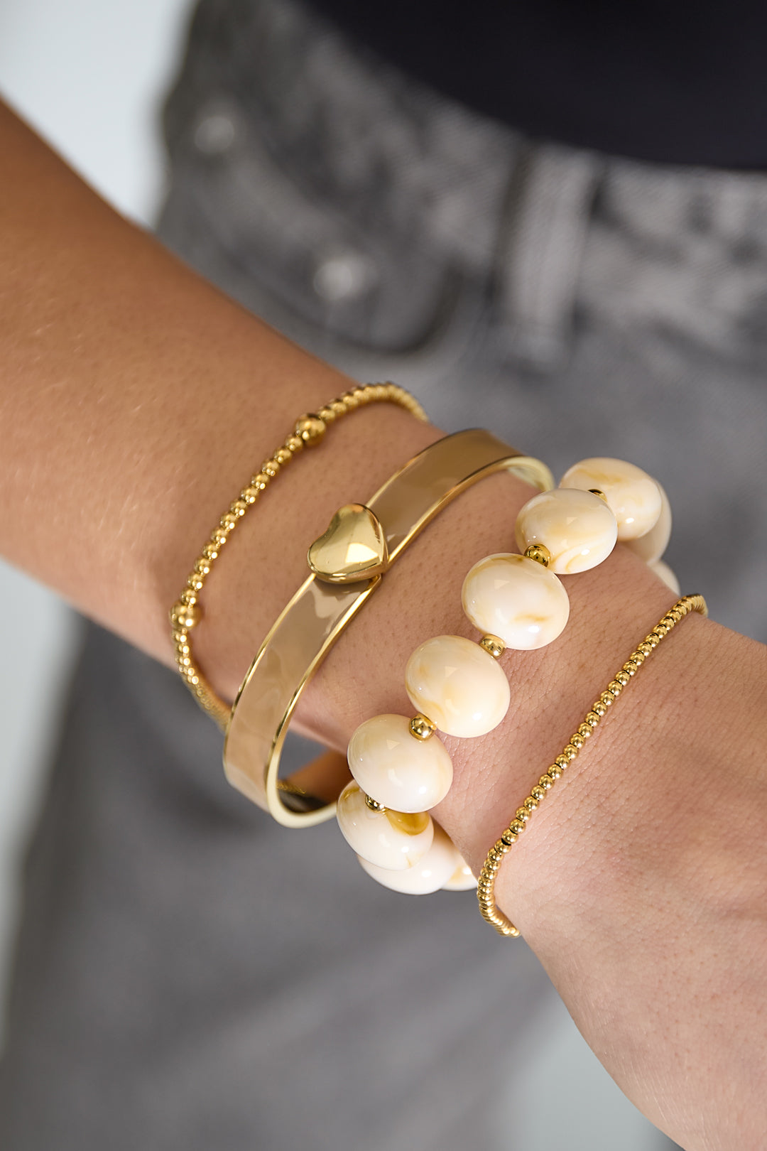 Elastieke kralenarmband met grote kralen