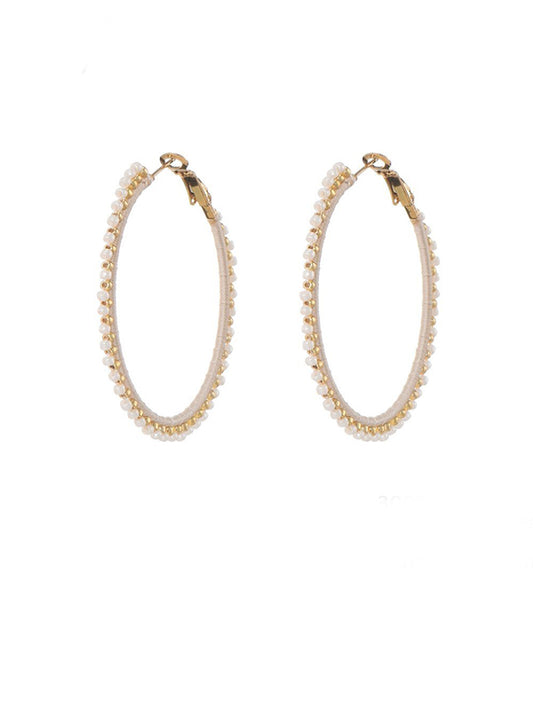 Off-white oorbellen met miyuki beads