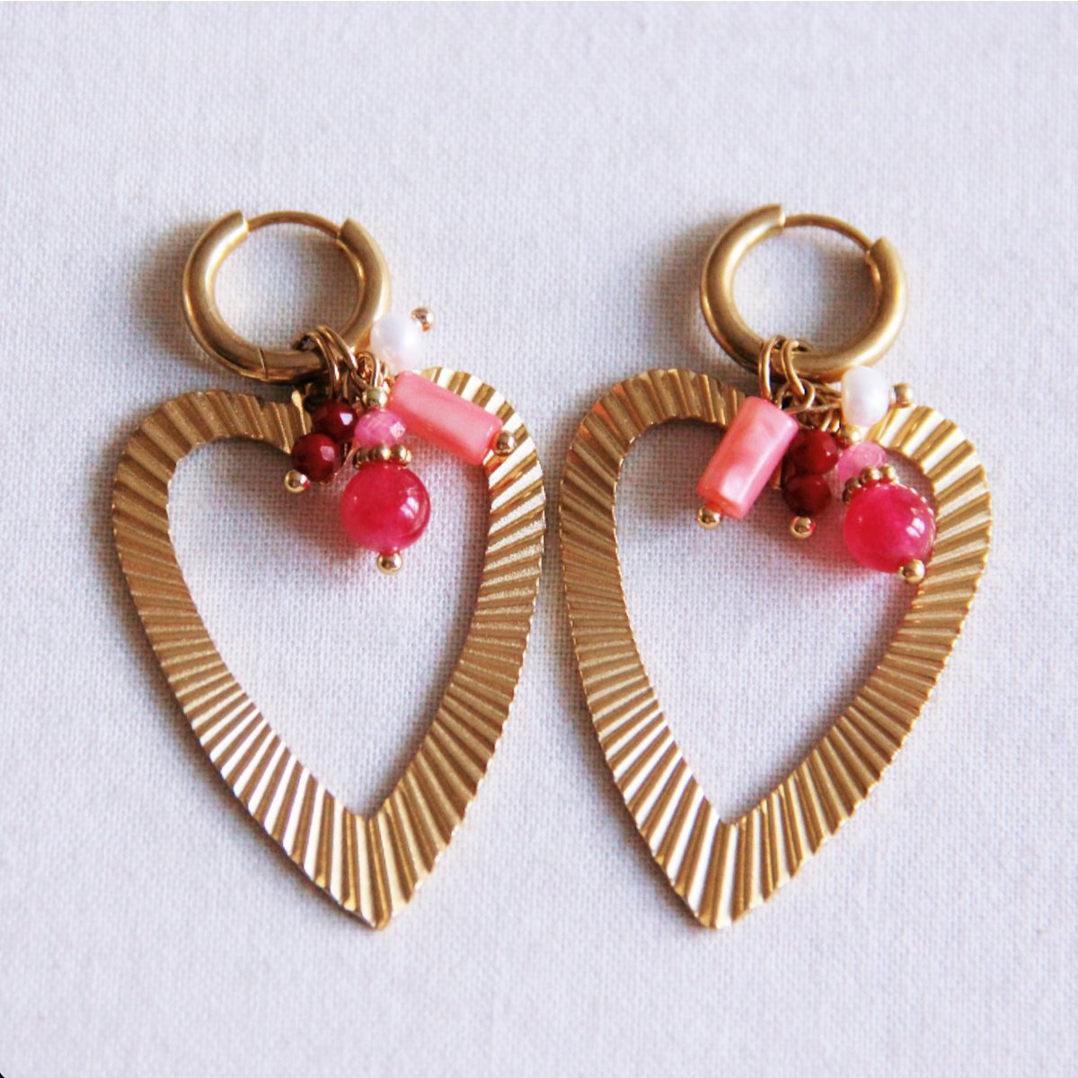 COOSZ_Bazou_statement oorbellen met hart roze