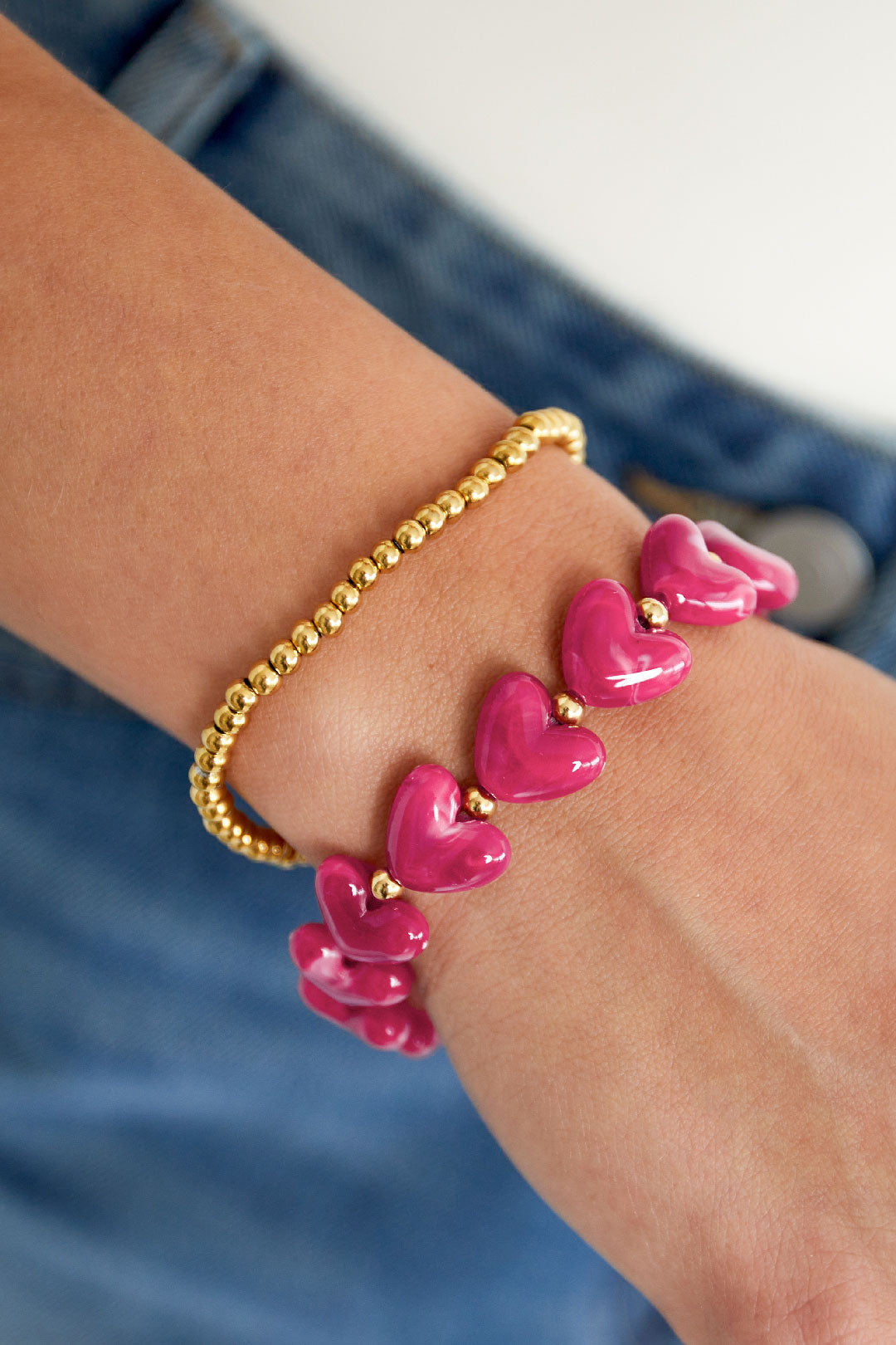 Elastieken hartjes kralenarmband