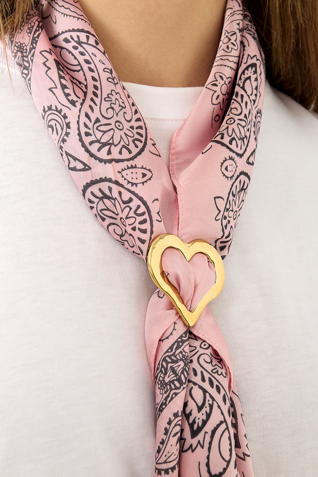 Scarf clip heart-shaped and structured